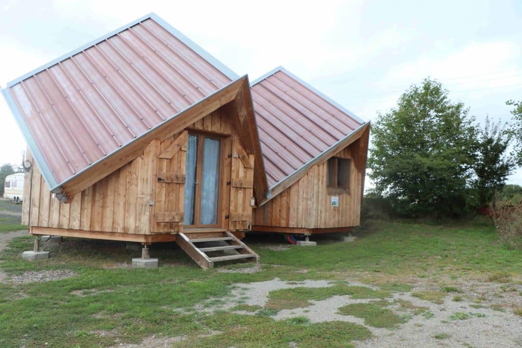 Le bâtiment pour la famille de gardiens, au format double-hexagonal très atypique