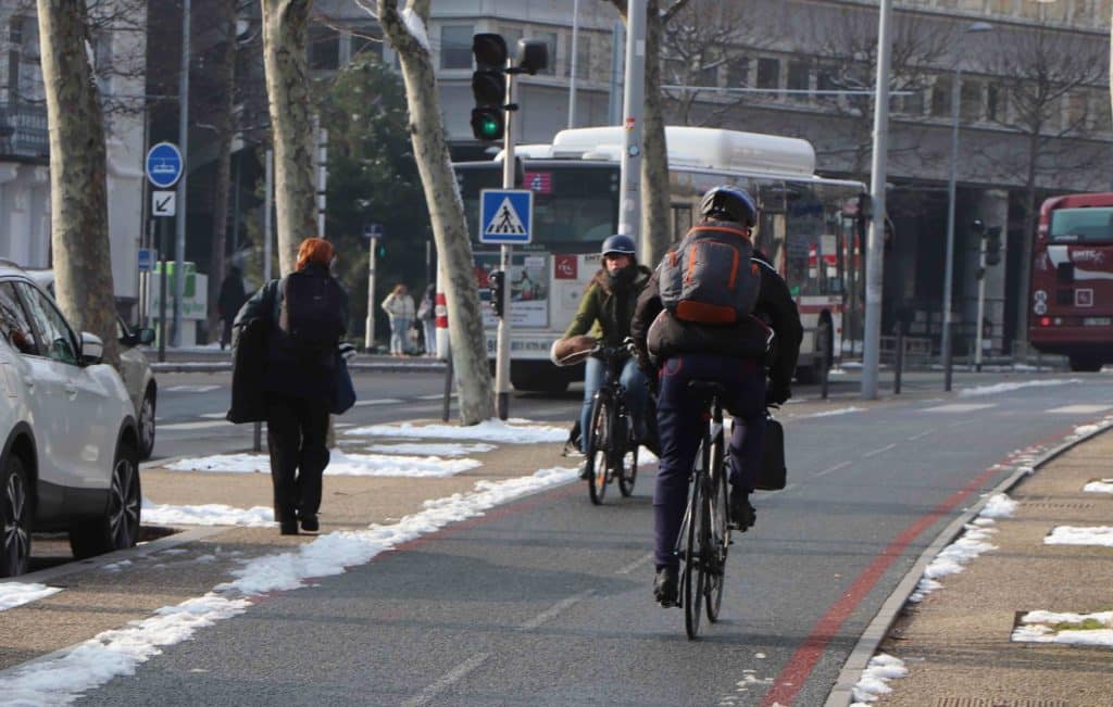 piste cyclable et bus à Clermont