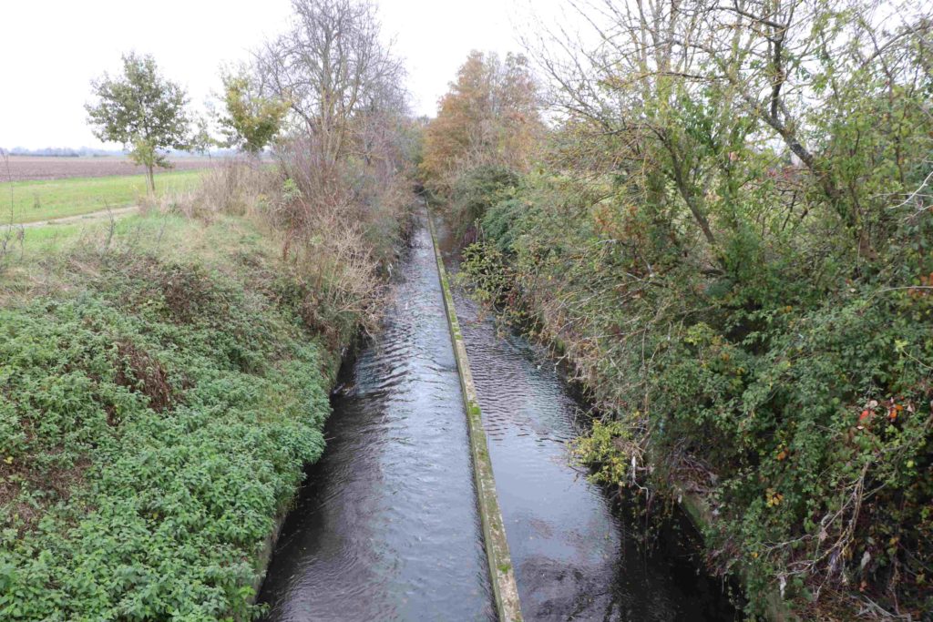 La rivière canalisée