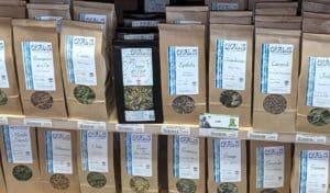 Sachets de tisane de la marque Oxalis en rayon dans un magasin