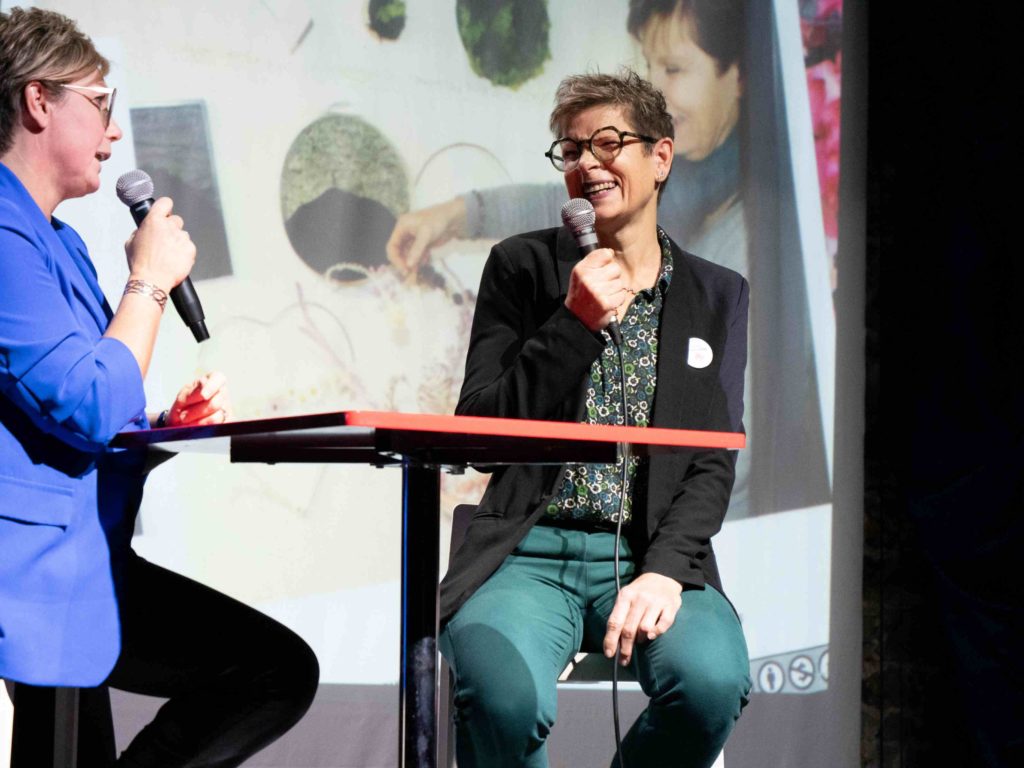 Cécile témoignant face à Virginie