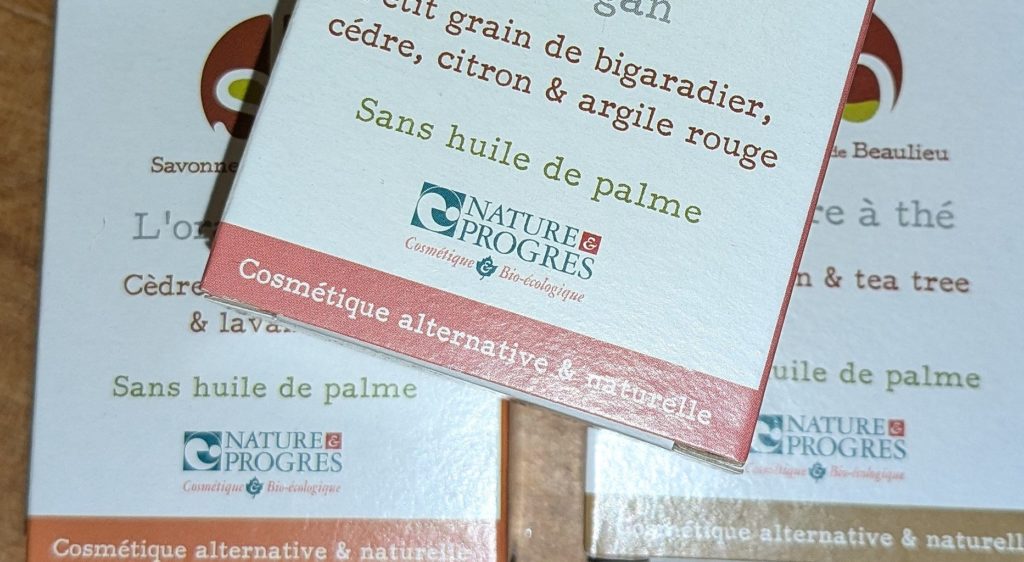 Mention Nature & Progrès sur des emballages de savons