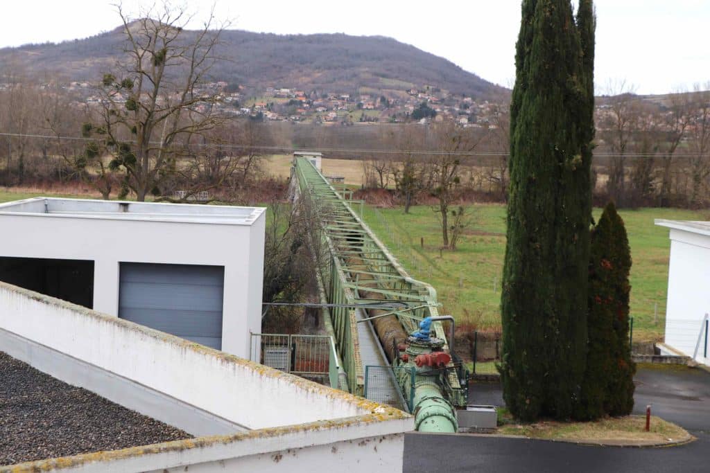 Canalisation arrivant à l'usine