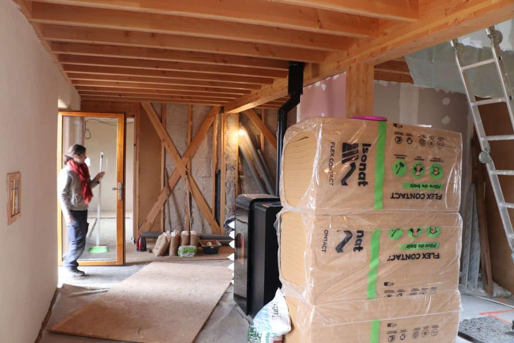 Vue du rez de chaussée de la maison en chantier